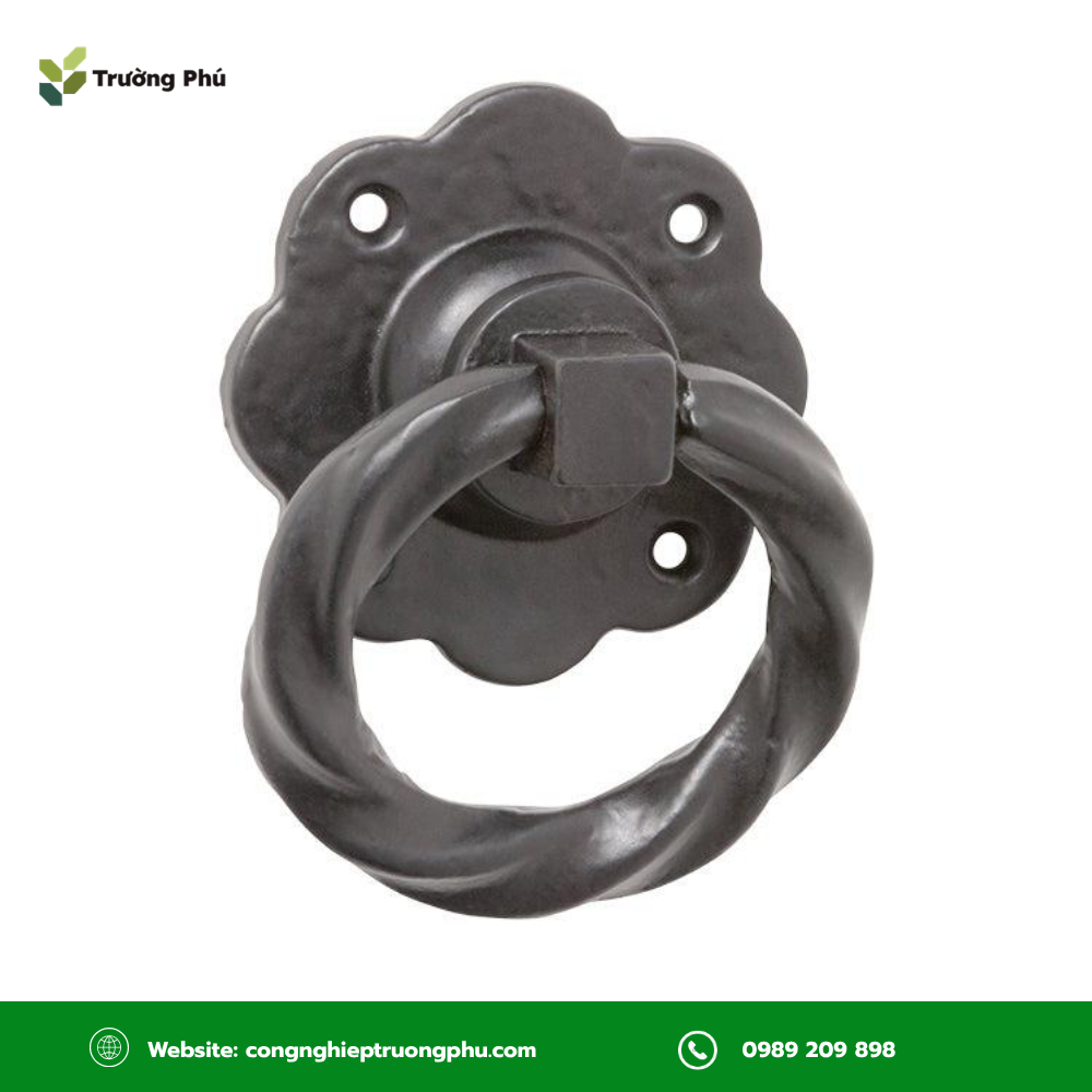 Tay nắm cửa sắt dạng vòng tạo điểm nhấn cổ điển, phù hợp với cổng sắt mỹ thuật