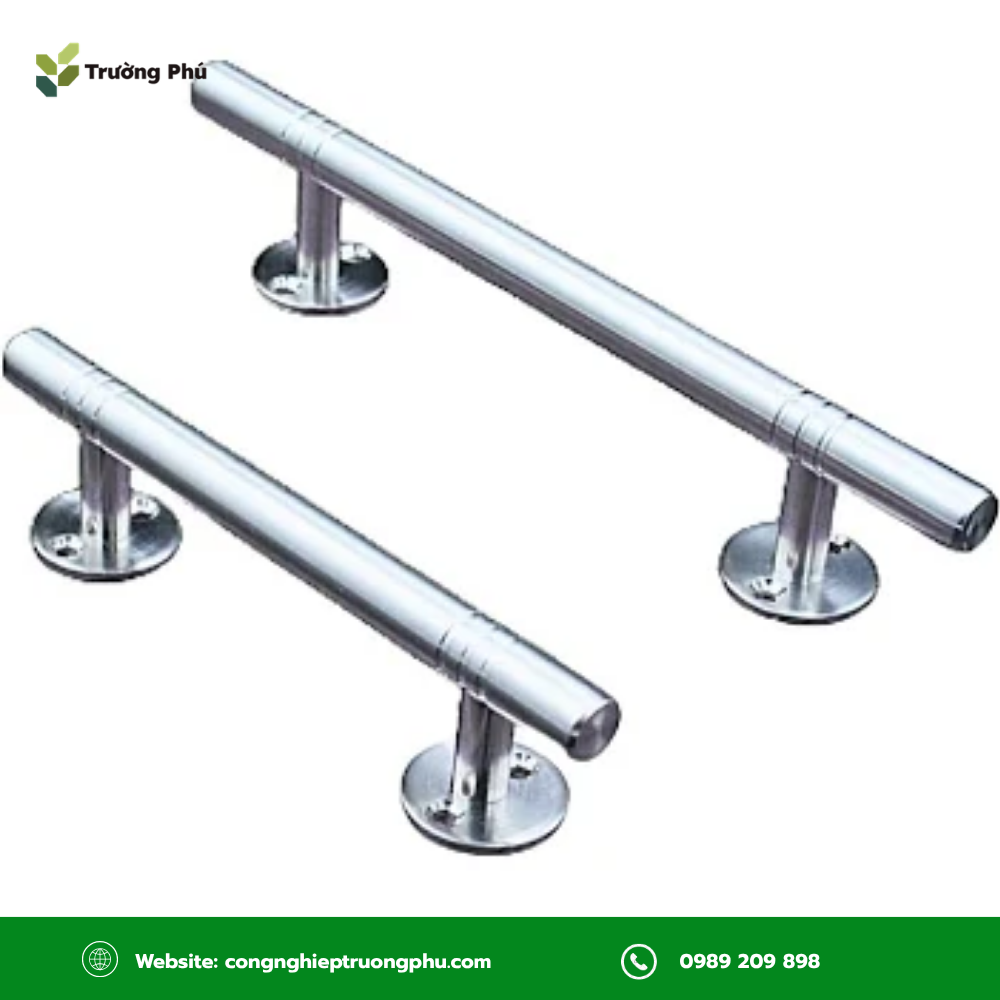 Tay nắm inox dạng ống tròn có thiết kế đơn giản, dễ cầm và phù hợp nhiều hệ cửa kính.