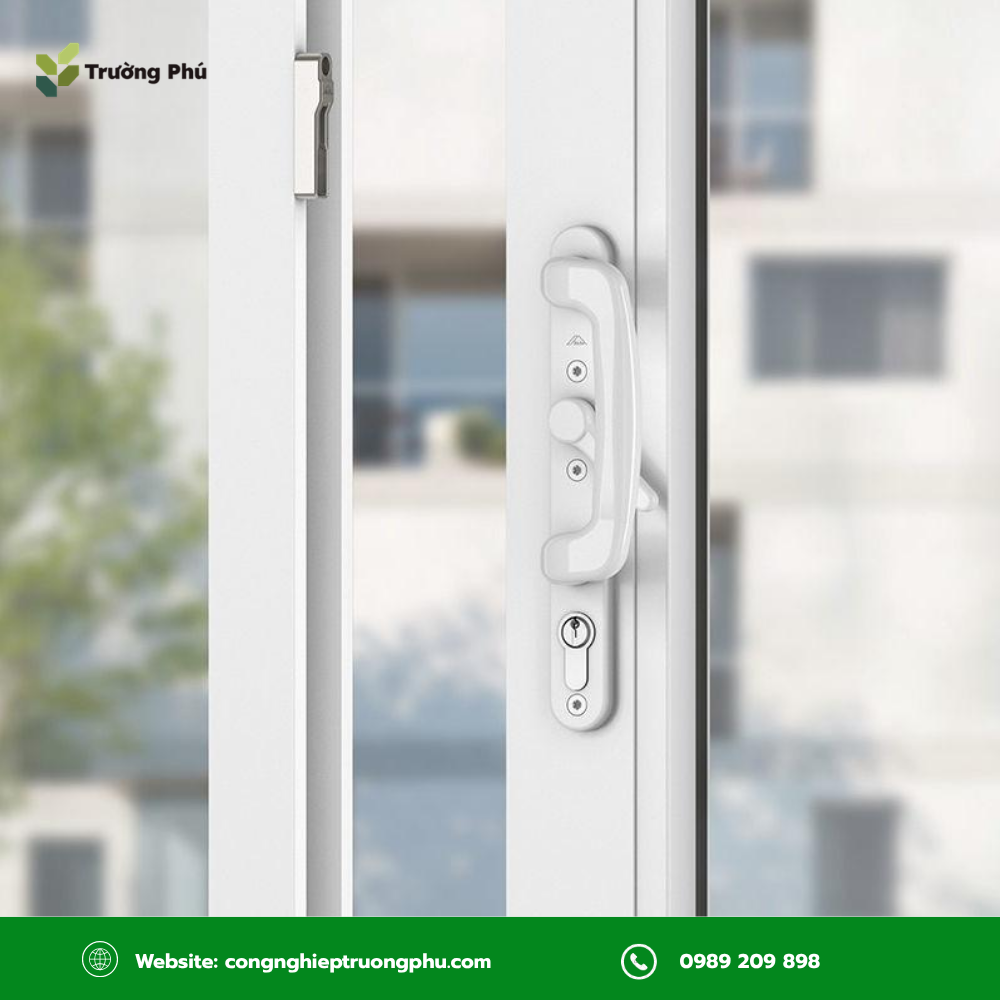 Tay nắm kết hợp khóa đa điểm điều khiển nhiều vị trí khóa trên cùng một cánh cửa lùa.