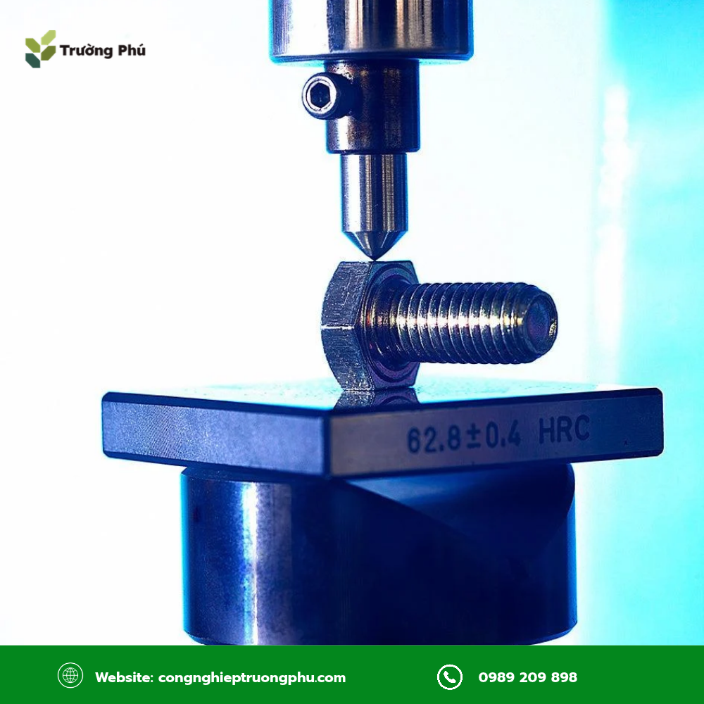 Kiểm tra cơ tính bulong cường độ cao theo tiêu chuẩn kỹ thuật.